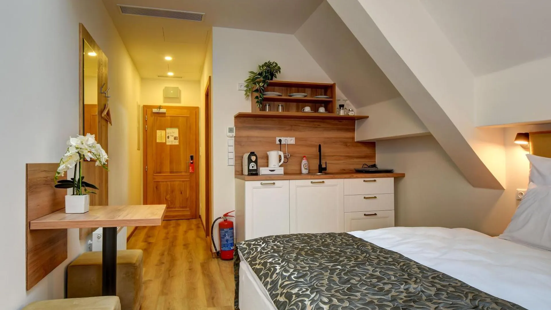 Hotel Karlova Prague 4*,